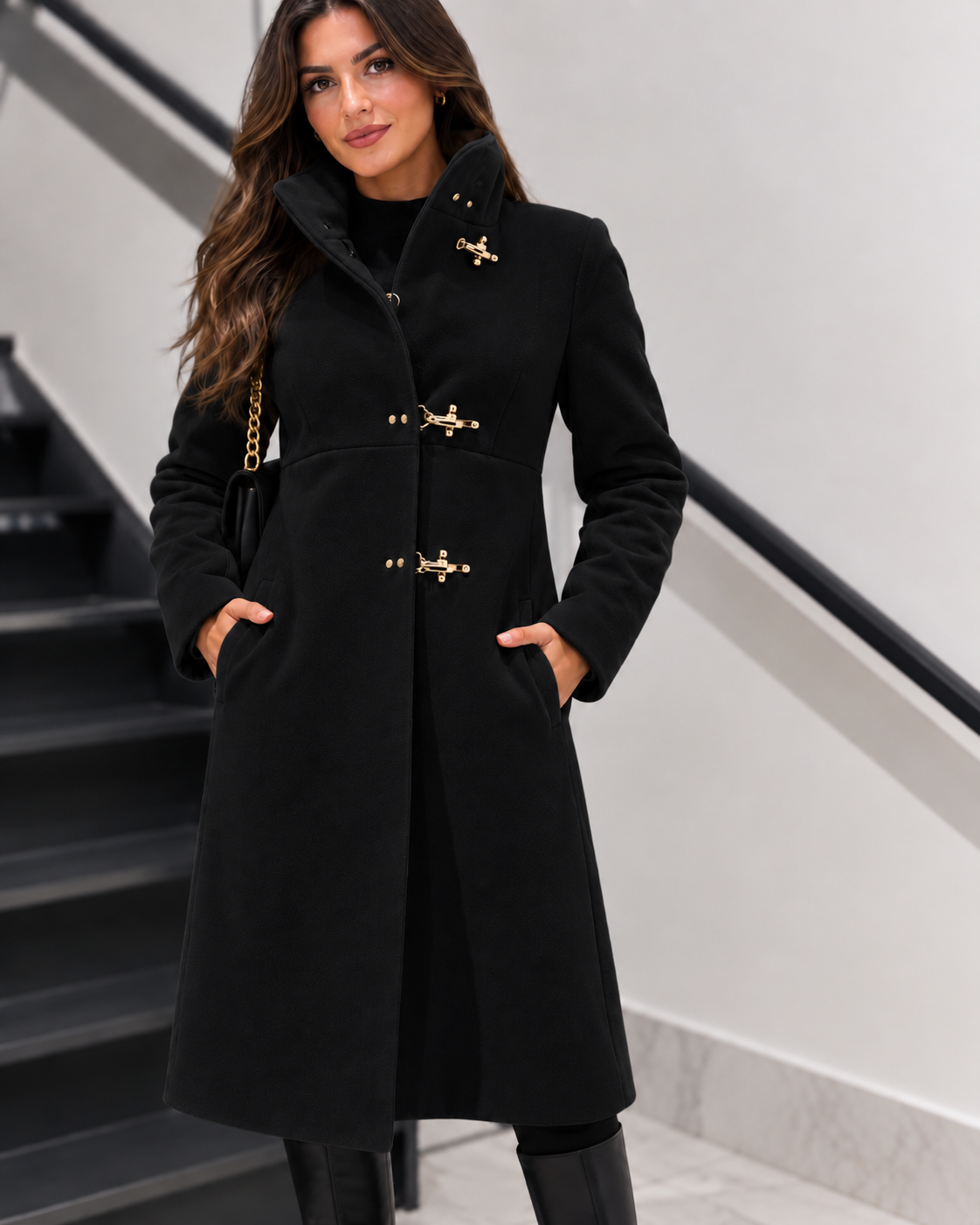 Cappotto Elegance con Chiusure Dorate